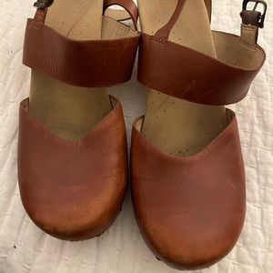 Dansko clogs Womens size 10